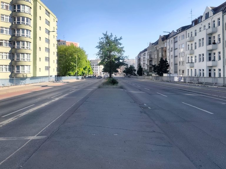 Stark versiegelte Städte heizen sich besonders auf, Begrünung kann Abhilfe schaffen, Foto: Pierre Ibisch Stark versiegelte Städte heizen sich besonders auf, Begrünung kann Abhilfe schaffen, Foto: Pierre Ibisch