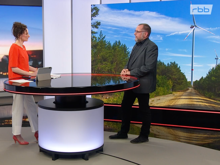 Pierre Ibisch im Interview bei rbb Brandenburg Aktuell zum geplanten Windpark im Naturpark Dahme-Heideseen in Brandenburg, 13.7.2025 Pierre Ibisch im Interview bei rbb Brandenburg Aktuell zum geplanten Windpark im Naturpark Dahme-Heideseen in Brandenburg, 13.7.2025
